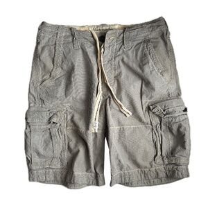 Abercrombie & Fitch Men's Size 30 Blue & White Striped Cargo Shorts – 9" Inseam